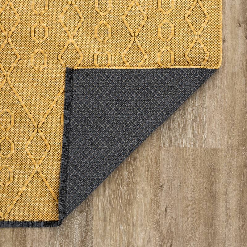 Alameda Solid Color Geometric Machine Washable Indoor Area Rug