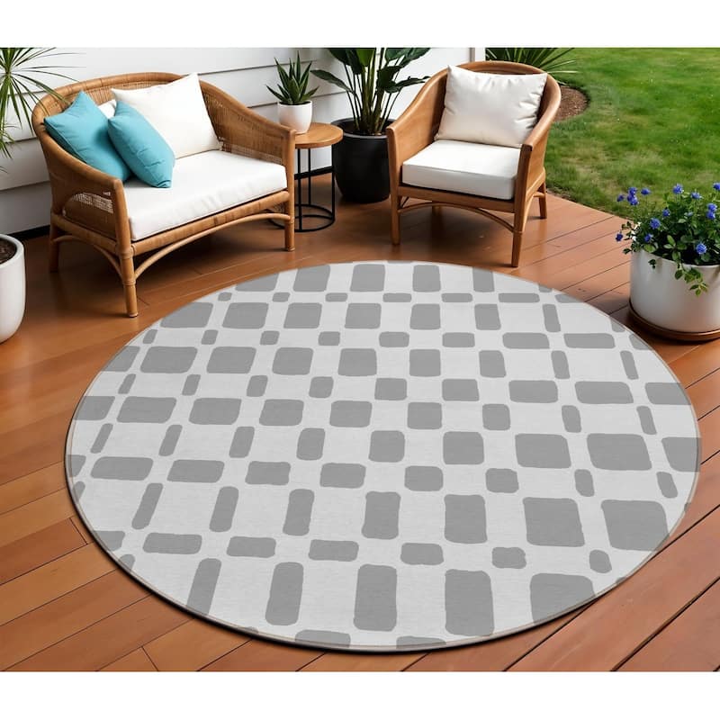 HomeRoots Geometric Transitional Rectangle Outdoor Rug - 8' Round