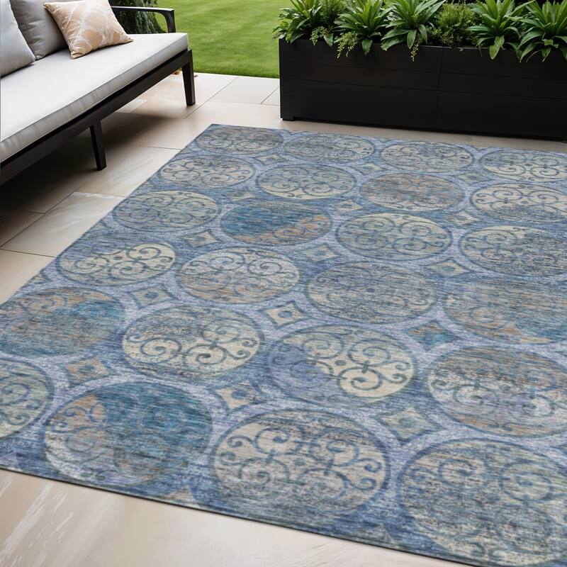 HomeRoots Trellis Transitional Rectangle Outdoor Rug - 5' X 8'