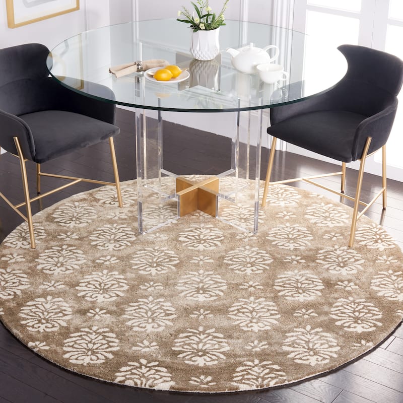 SAFAVIEH Handmade Soho Deolinda Seasons N.Z. Wool Rug - 6' Round - Beige/Ivory