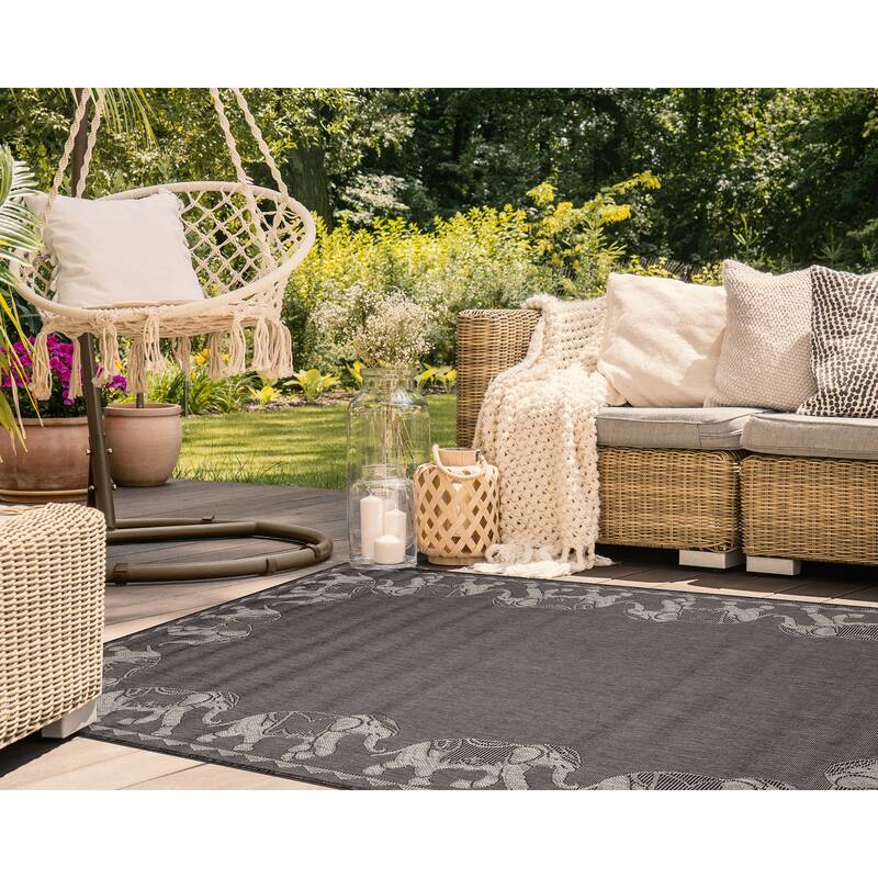 Liora Manne Carmel Marching Elephants Indoor/Outdoor Area Rug