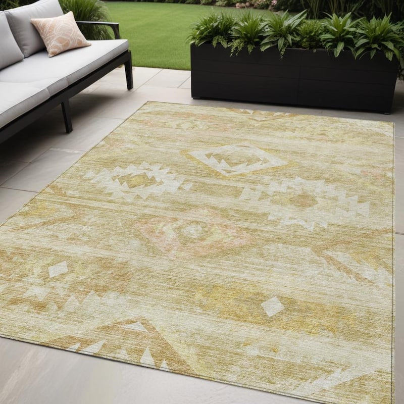 HomeRoots Southwestern Transitional Rectangle Outdoor Rug - 5' X 8'