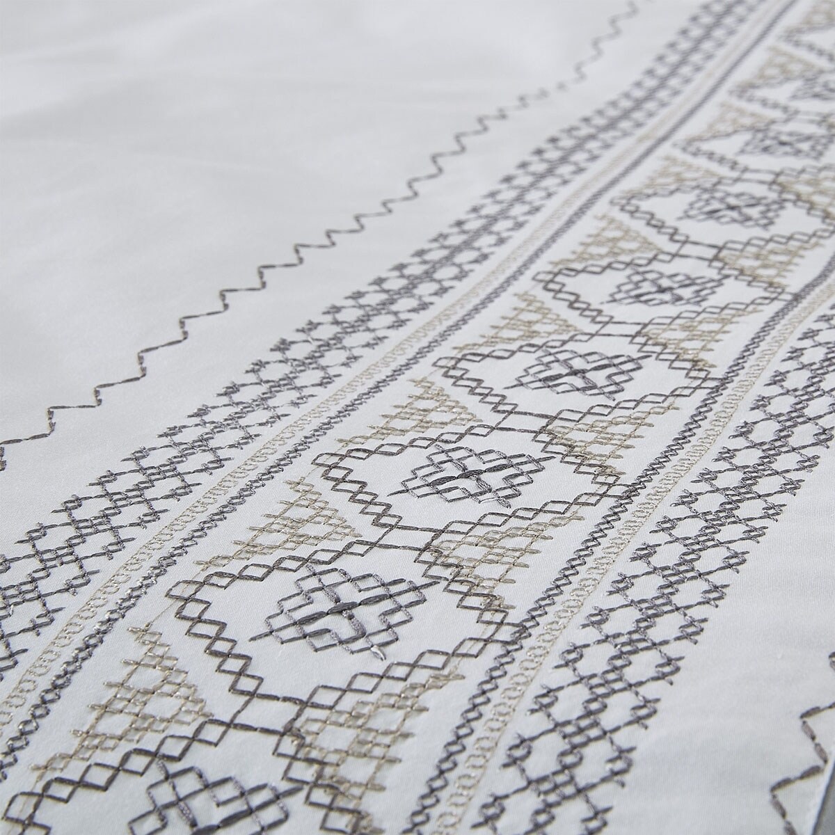 Superior Burlington 300 Thread Count Embroidered Cotton Duvet Cover Set -  On Sale - Bed Bath & Beyond - 12064094