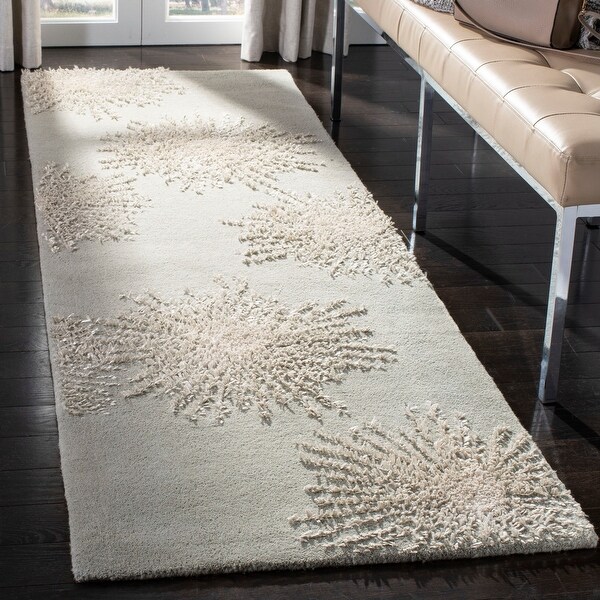 Safavieh Handmade Soho Burst New Zealand Wool Rug. Opens flyout.