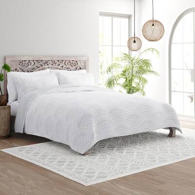 Soft Essentials All Season 3 Piece Scallop Reversible Quilt Set with Shams
