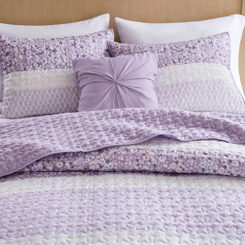 Madison Park Evian 4 Piece Seersucker Quilt Set with Throw Pillow