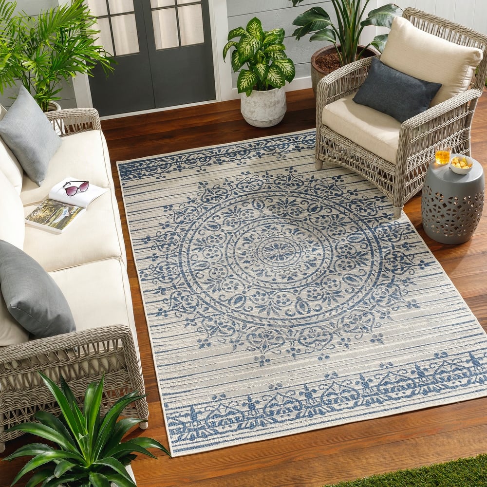 Livabliss Ravello Transitional Medallion Indoor/ Outdoor Area Rug