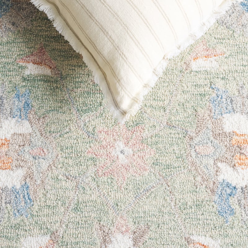 SAFAVIEH Handmade Heritage Sigþridur Traditional Wool Rug