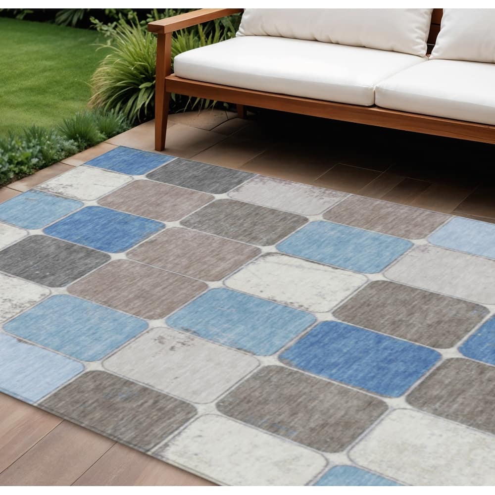 HomeRoots Geometric Transitional Rectangle Outdoor Rug