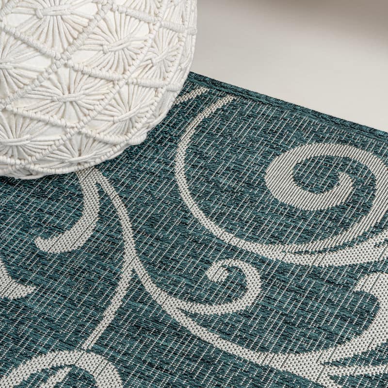 JONATHAN Y Isla Traditional Classic All-Over Scroll Green/Cream Indoor/Outdoor Area Rug