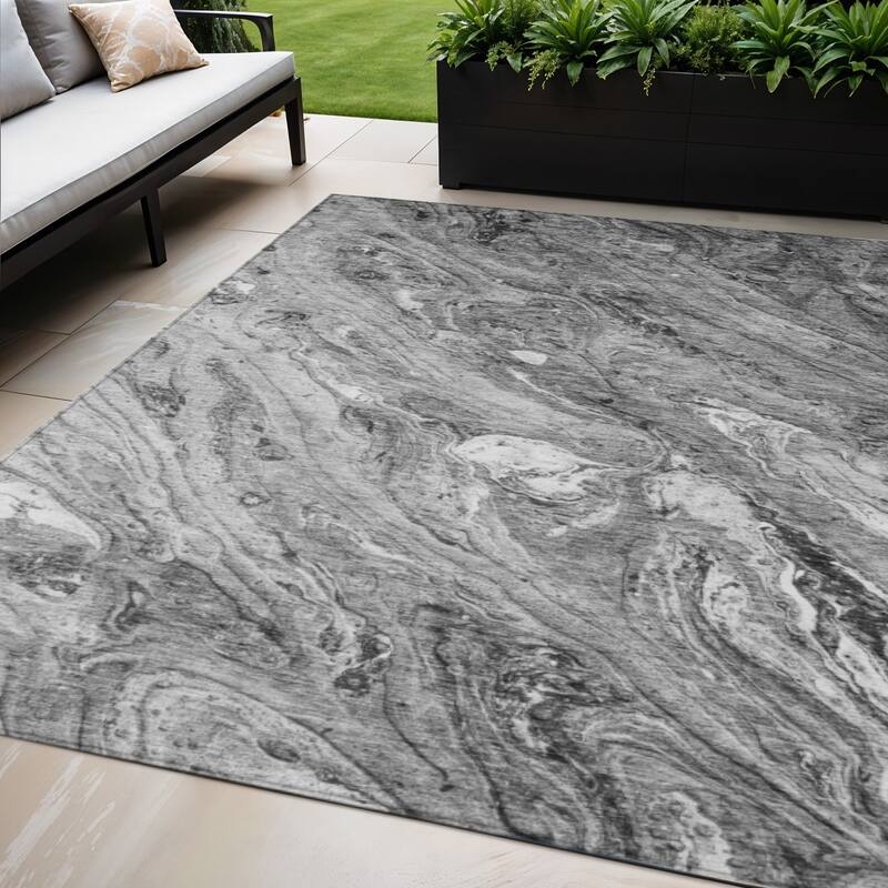 HomeRoots Abstract Transitional Rectangle Outdoor Rug - 5' X 8'