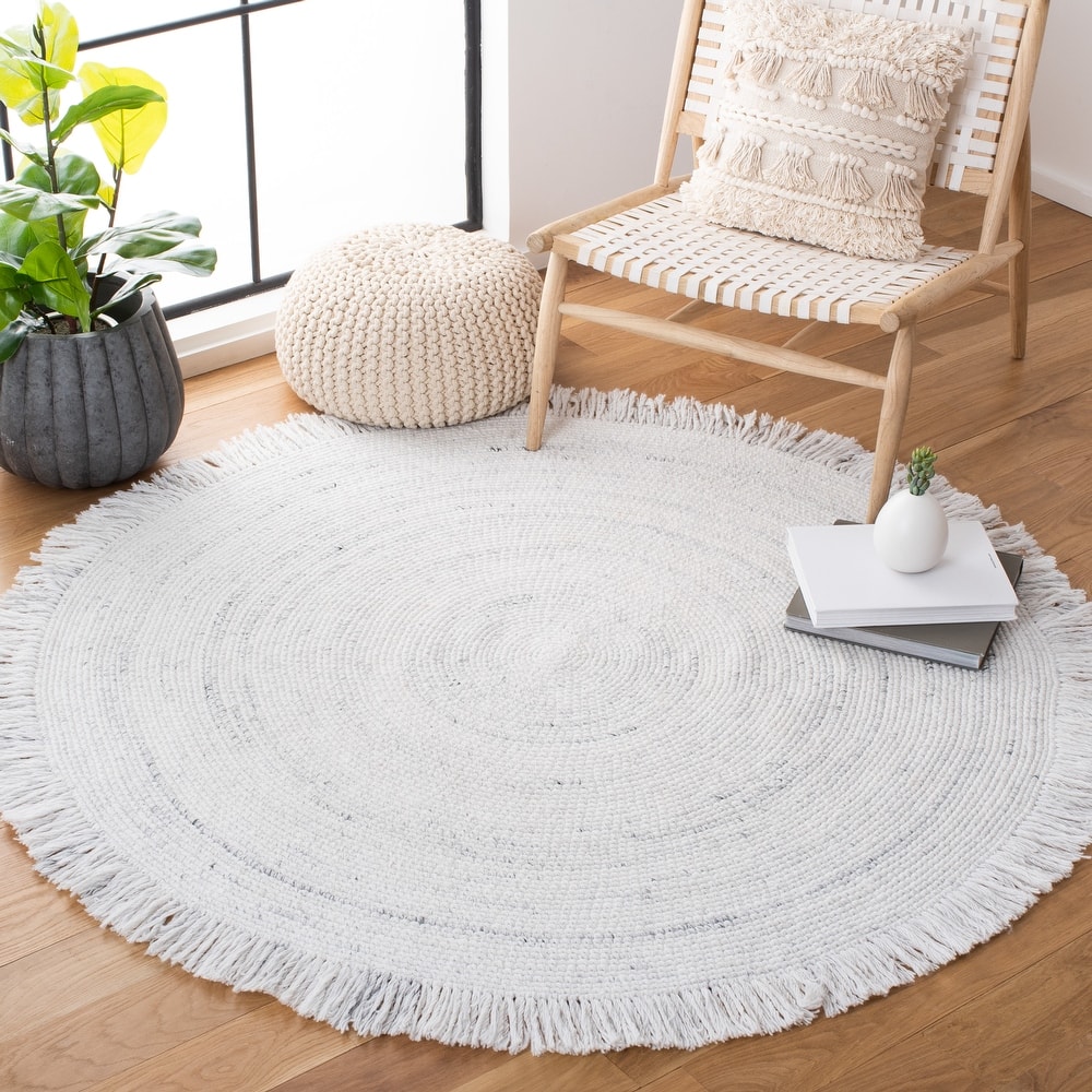 SAFAVIEH Handmade Braided Pelagia Fringe Round Rug