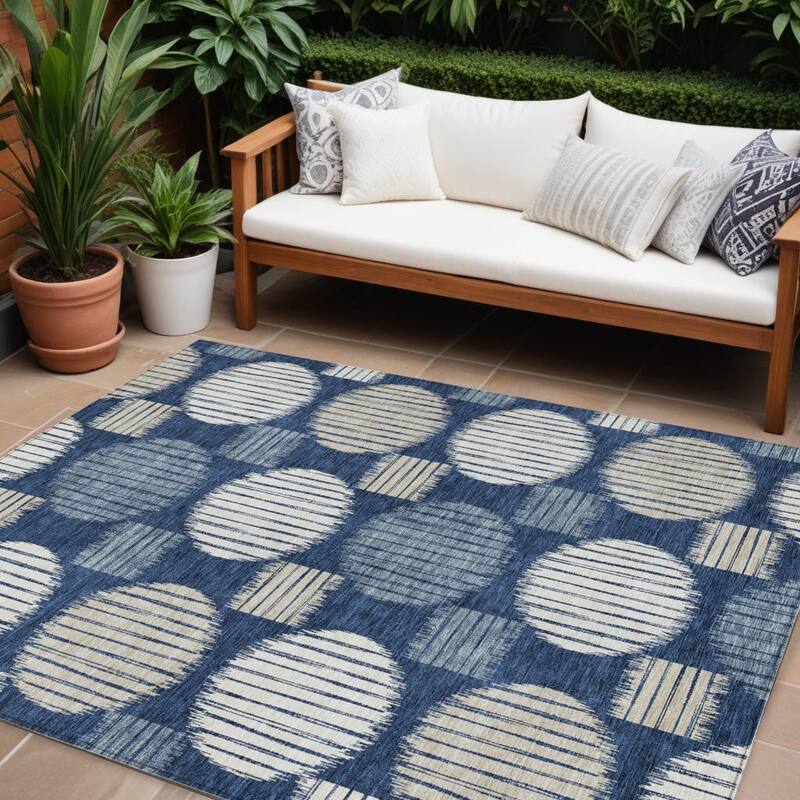 HomeRoots Geometric Transitional Rectangle Outdoor Rug - 8' X 10'