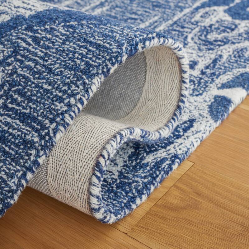SAFAVIEH Handmade Ikat Ekaterini Bohemian Wool Rug