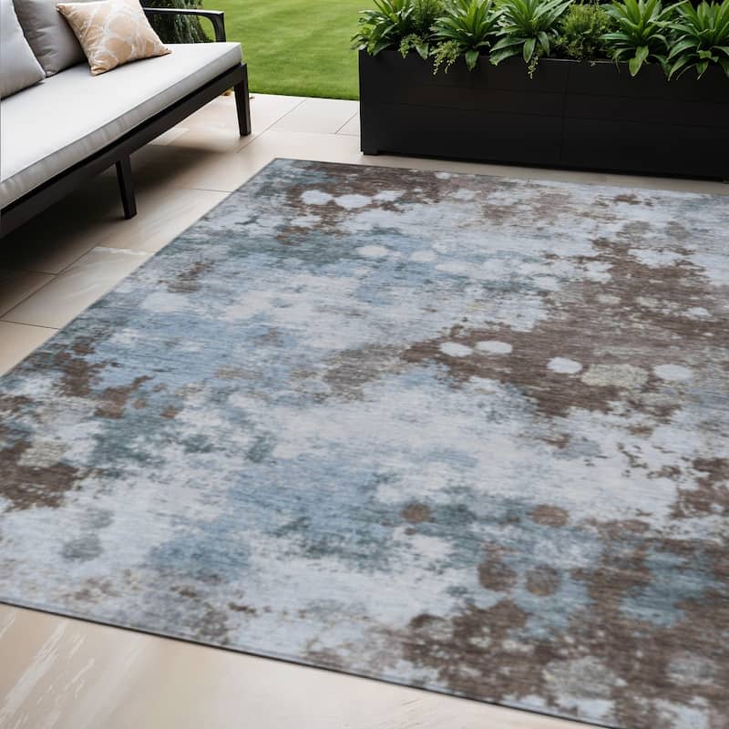 HomeRoots Abstract Transitional Rectangle Outdoor Rug - 5' X 8'
