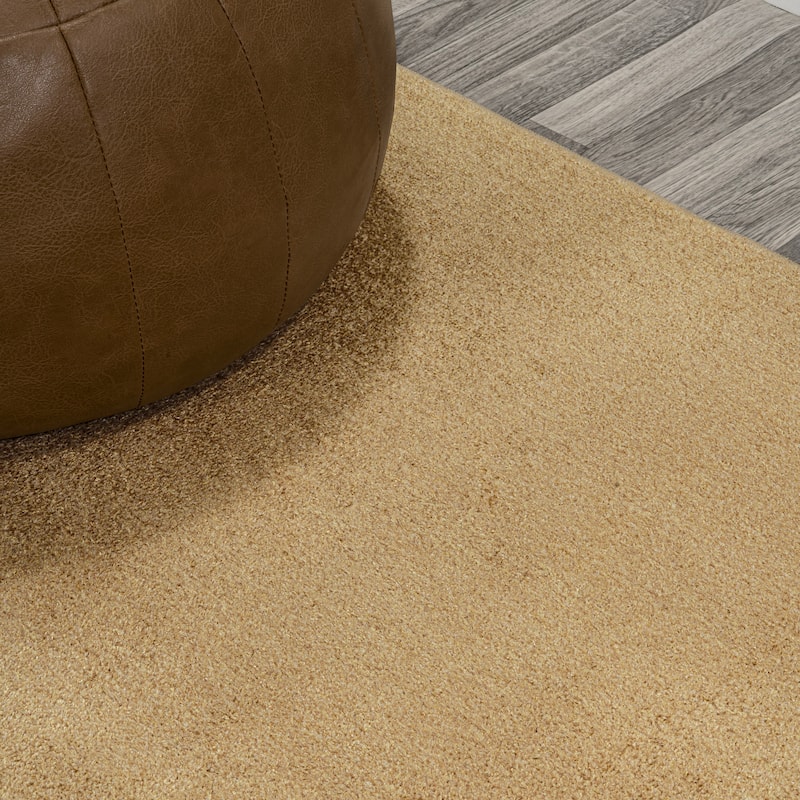 JONATHAN Y Fawning Classic Solid Low-Pile Machine-Washable Terra Area Rug