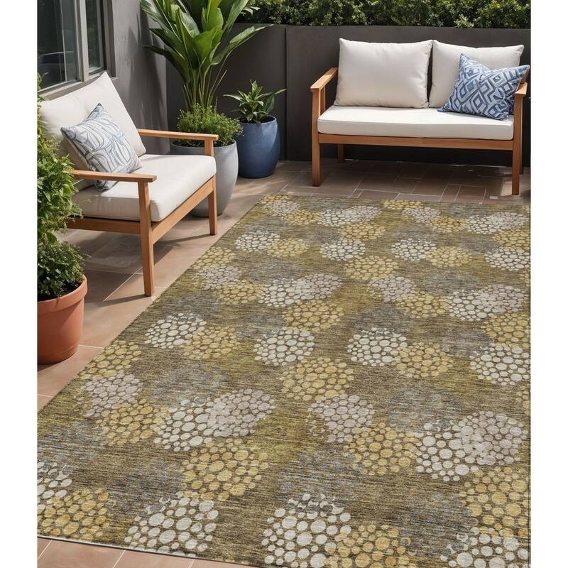 HomeRoots Polka Dot Transitional Rectangle Outdoor Rug - 5' X 8'