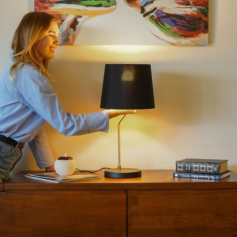 New Design Small Modern Stylish Desk Lamp In Stock In The United States, Easy To Install, Used for Bedside Table Lamp