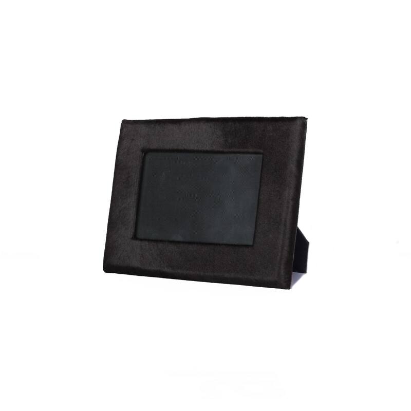 HomeRoots 4" x 6" Black Cowhide Picture Frame with Mat