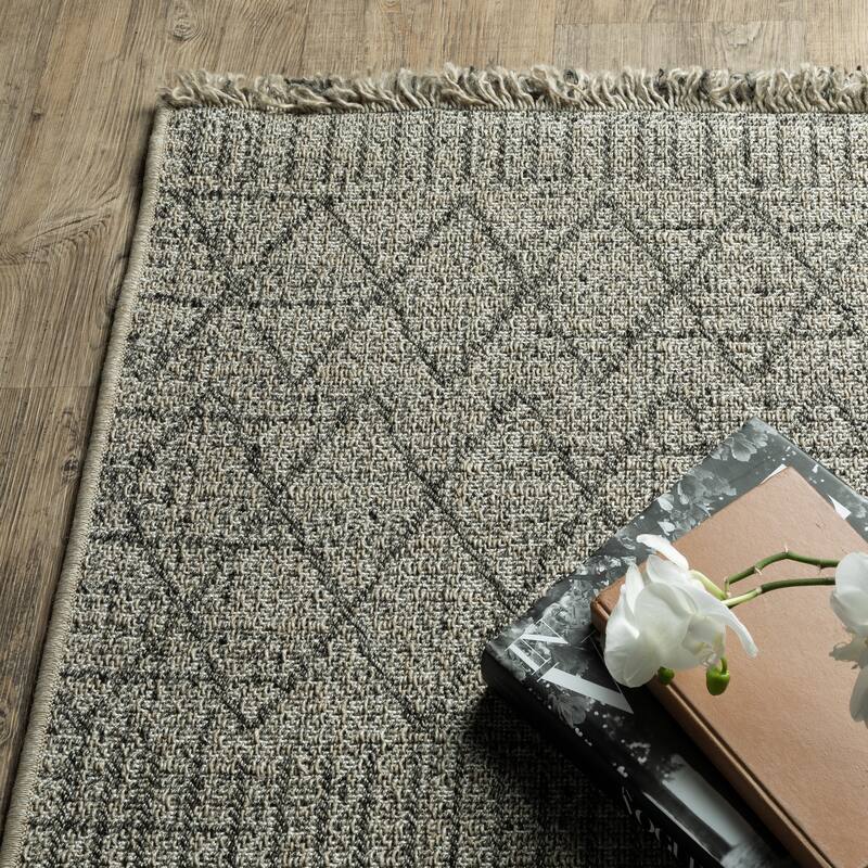 Style Haven Grayton Textured Geometric Beige/ Black Indoor-Outdoor Fringe Edge Rug