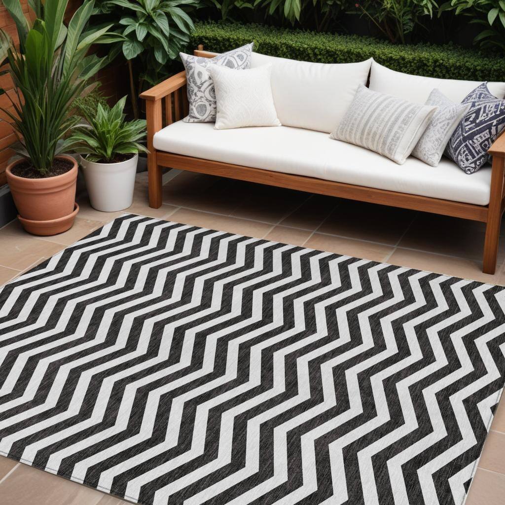 HomeRoots Chevron Transitional Rectangle Outdoor Rug