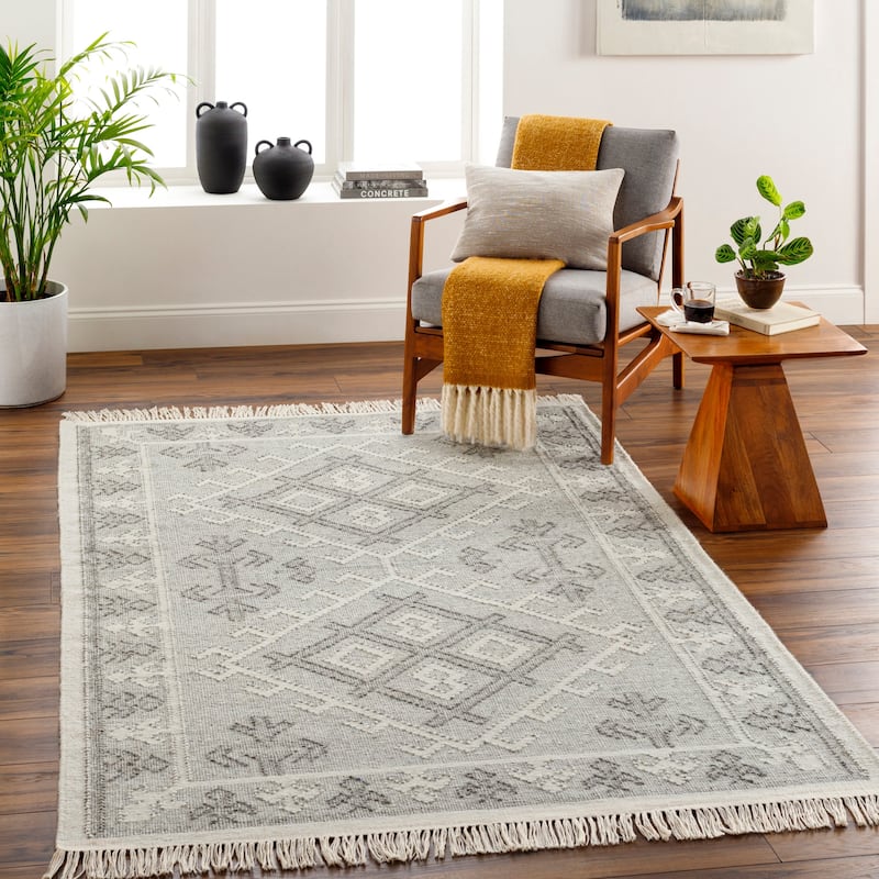 Aryanna Traditional Area Rug - Gray/Cream - 2' x 3'