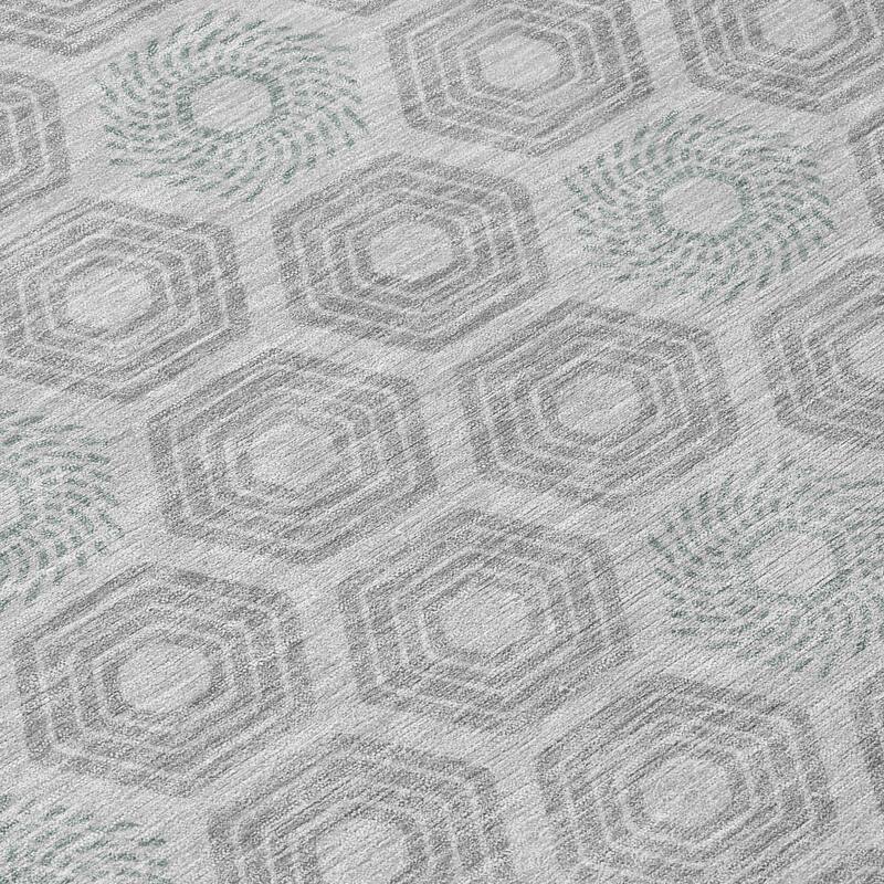 Machine Washable Indoor/ Outdoor Modern Hugoton Chantille Rug