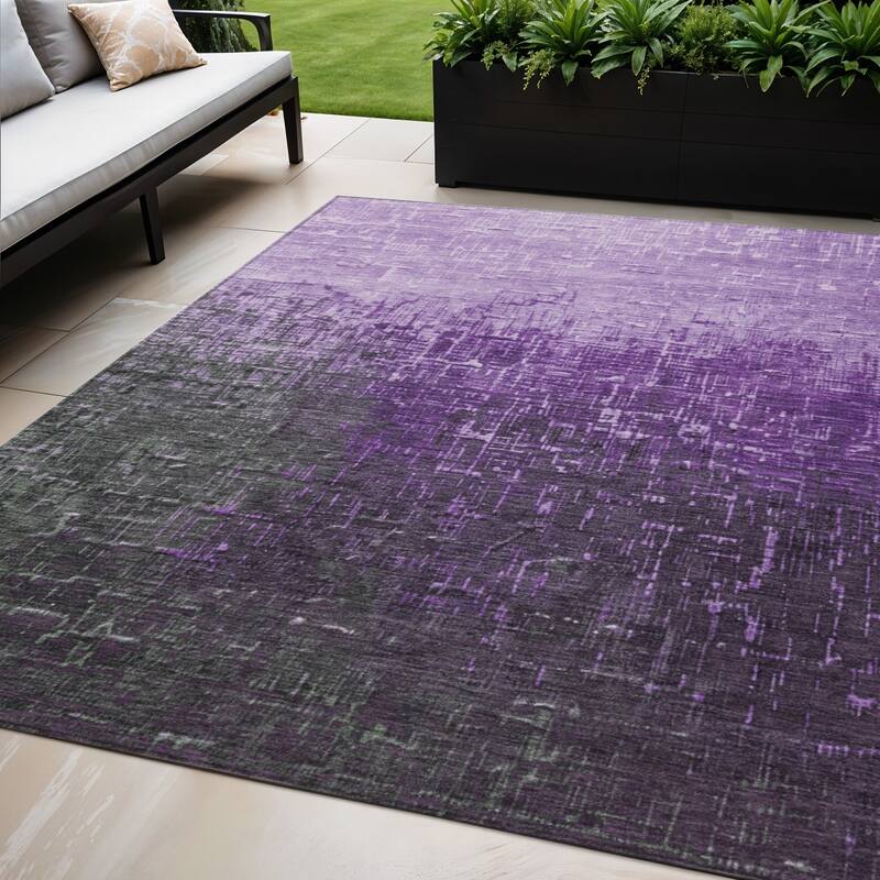 HomeRoots Ombre Transitional Rectangle Outdoor Rug - 5' X 8'
