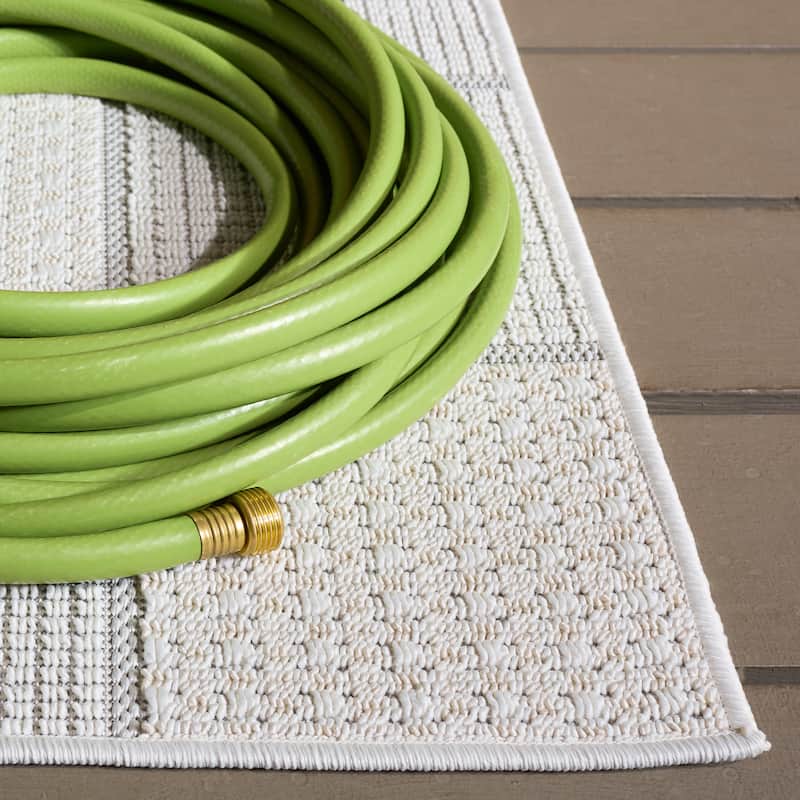 SAFAVIEH Veranda Antonietta Washable Indoor/Outdoor Rug - Weather Resistant & Easy Cleaning
