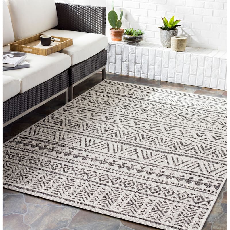 Livabliss Powlett Vintage Southwestern Indoor/ Outdoor Area Rug - 6'7" Round - Charcoal