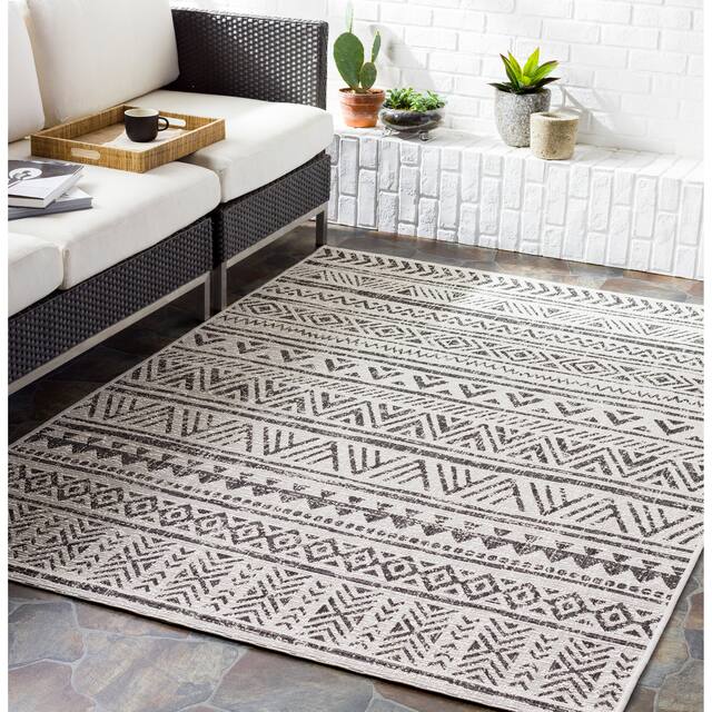Powlett Vintage Southwestern Indoor/ Outdoor Area Rug - 7'10" Square - Charcoal