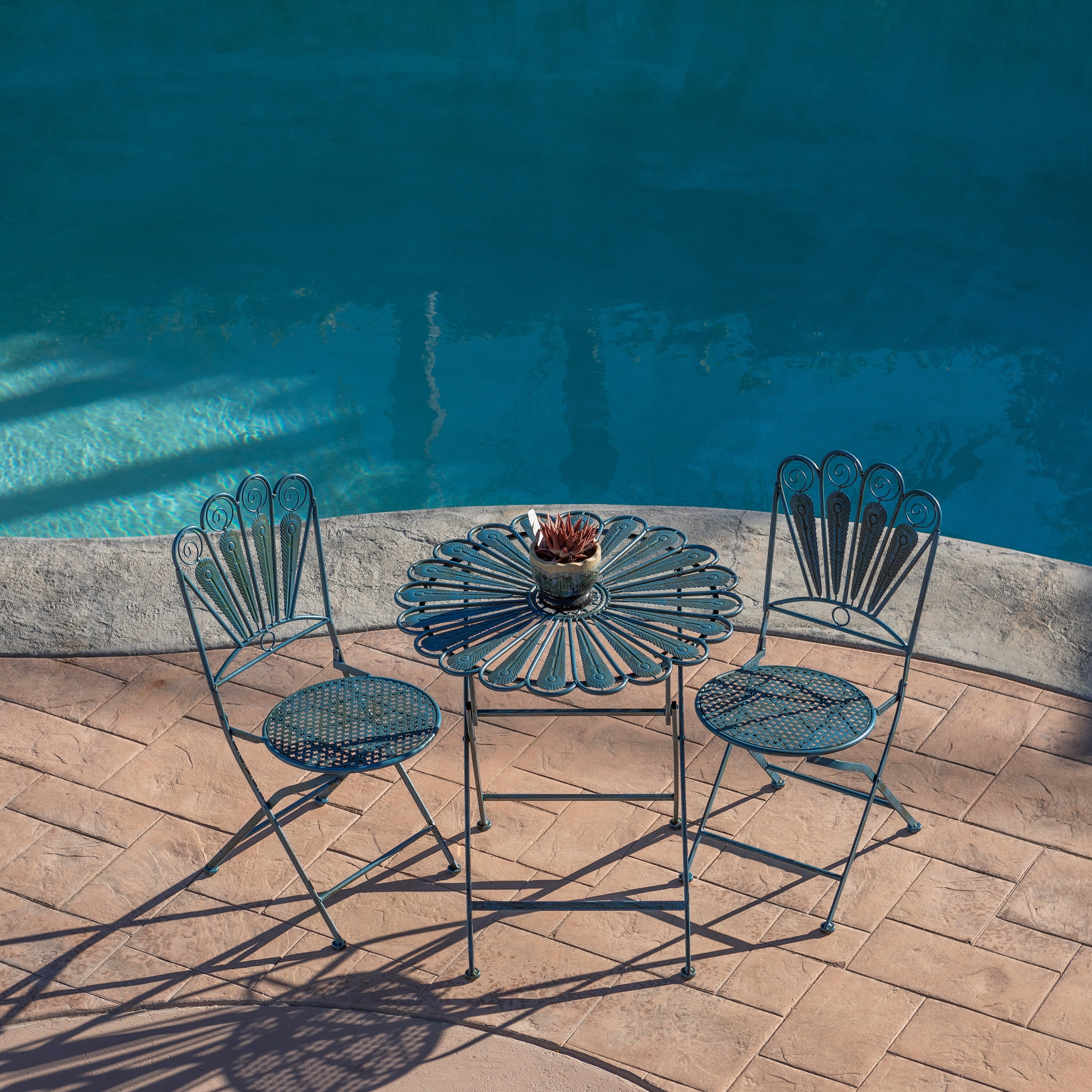 Alpine Corporation Indoor/Outdoor 3-Piece Peacock Feather Rustic Metal Bistro Set Patio Seating, Light Blue