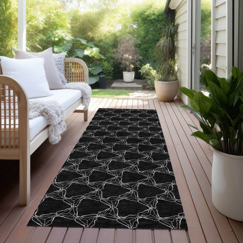 Machine Washable Indoor/ Outdoor Abstract Trellis Chantille Rug - Black - 2'3" x 7'6"