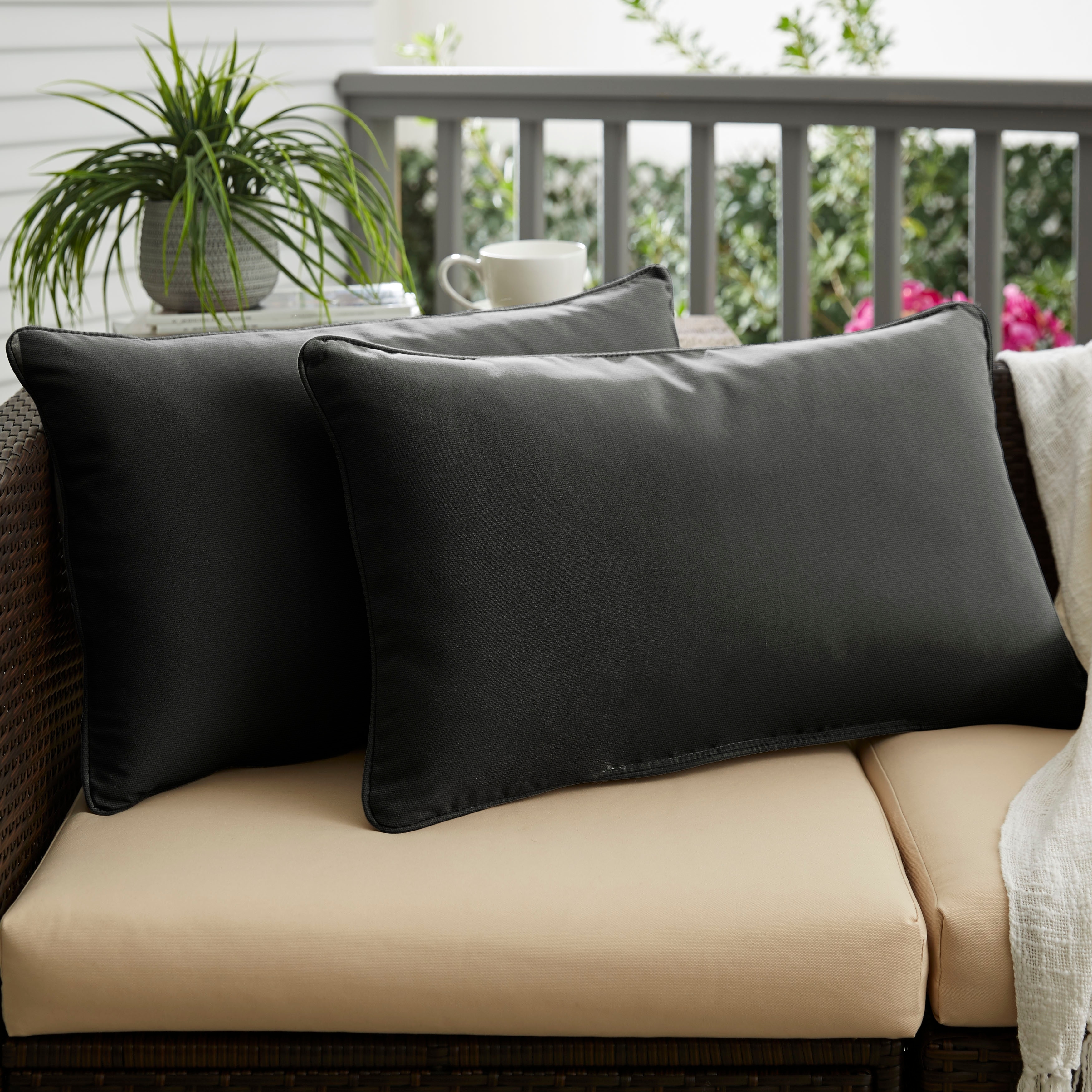 Sunbrella Canvas Black Corded Indoor/ Outdoor Pillows (Set of 2)