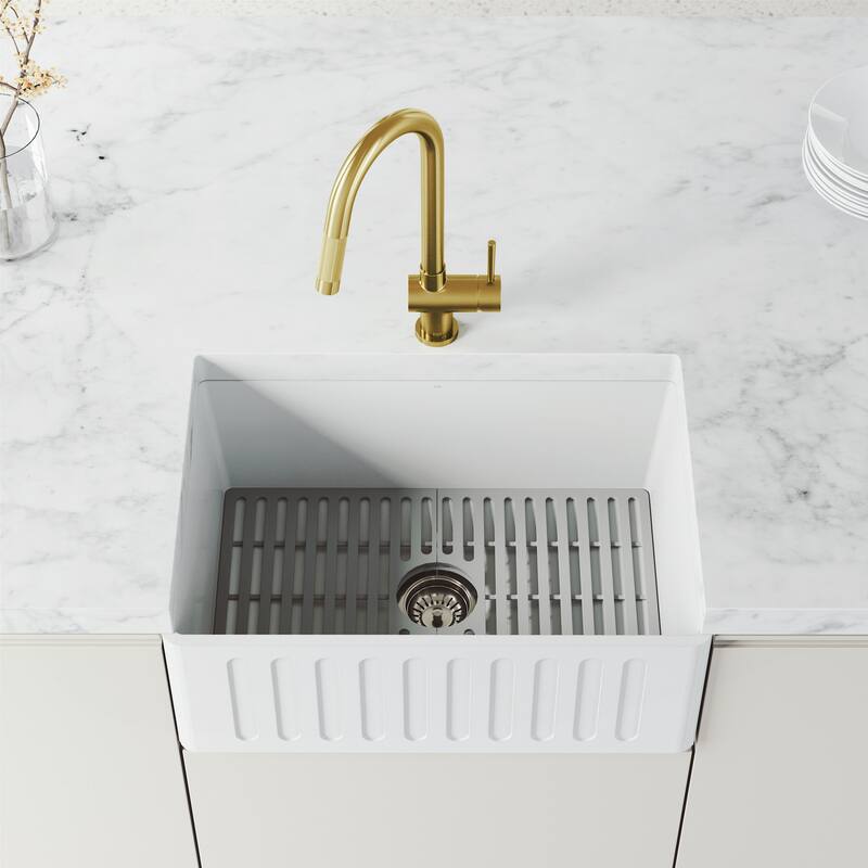 VIGO Gramercy 17" H Single Handle Pull-Down Spout Kitchen Faucet with Touchless Sensor
