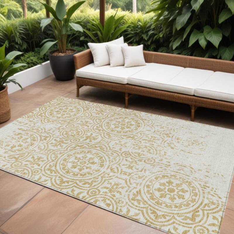 HomeRoots Medallion Transitional Rectangle Outdoor Rug - 9' X 12'