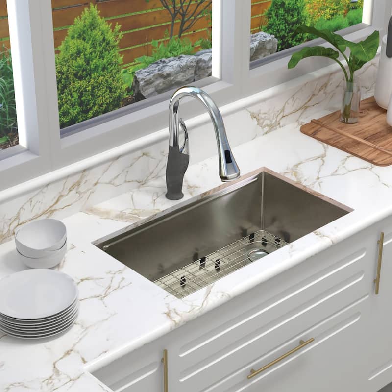 Transolid KWSSU331910 33-in X 19-in X 10-in 18-Gauge Undermount Stainless Steel Kitchen Workstation Sink