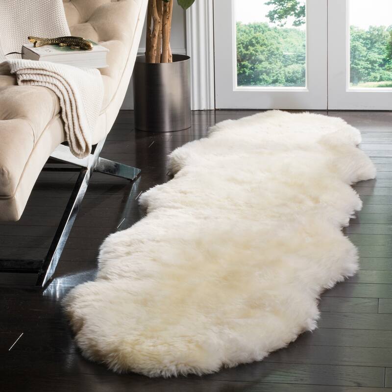 SAFAVIEH Handmade Sheepskin Aybek Genuine Pelt Rug - 2'  x  8' - Natural/White - Hide-Shaped