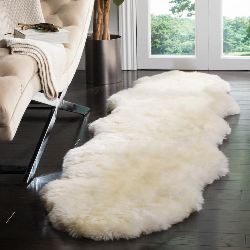 SAFAVIEH Handmade Sheepskin Aybek Genuine Pelt Rug
