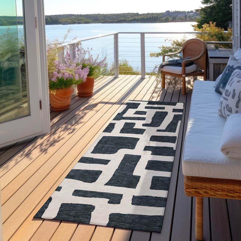Machine Washable Indoor/ Outdoor Chantille Contemporary Geo Rug - Black - 2'3" x 7'6"