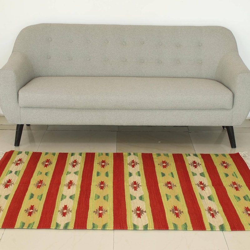 Handmade Scarlet Garden Wool area rug (India ) - Big