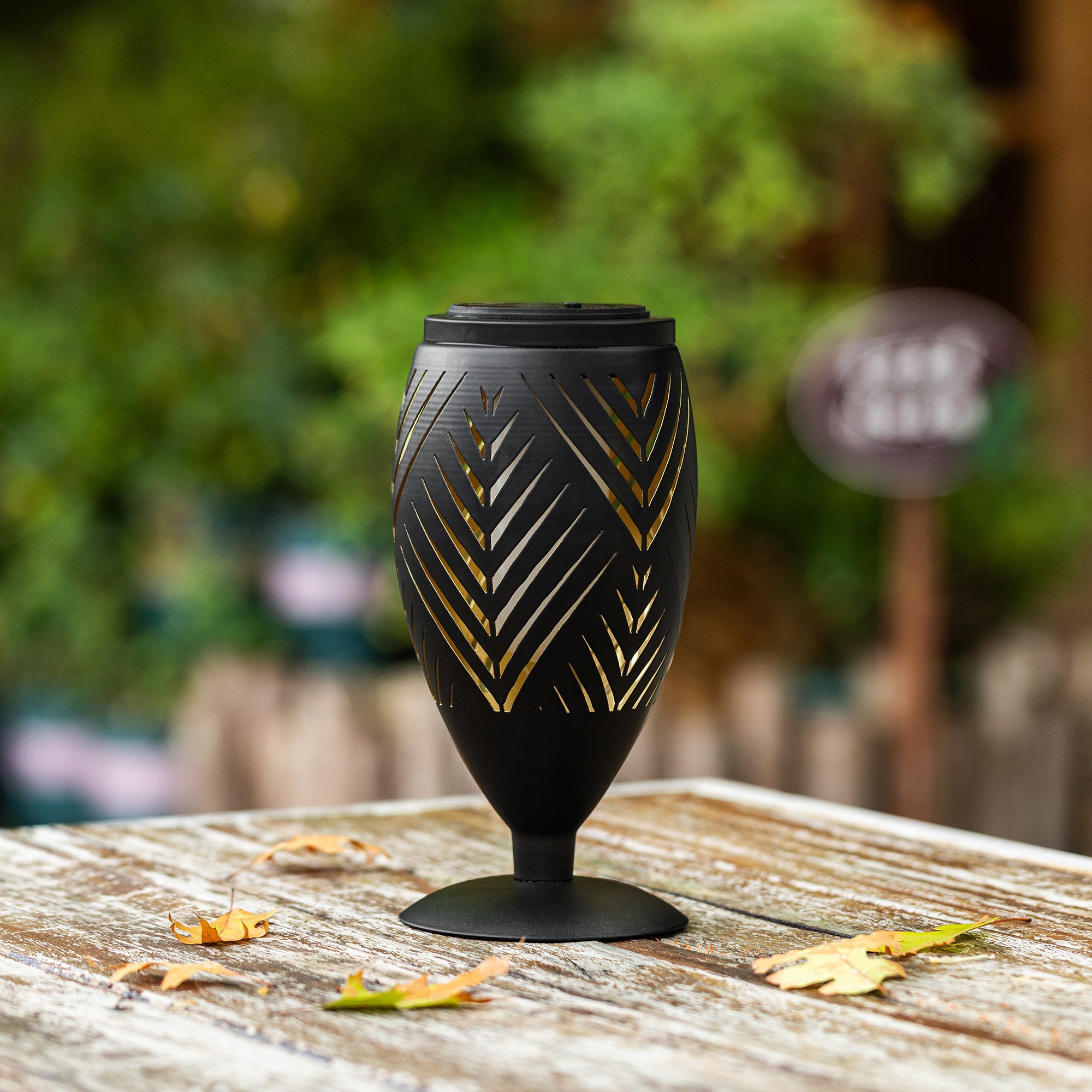 Glitzhome Set of 2 or 4 Metal Cutout Geometric Pattern Solar