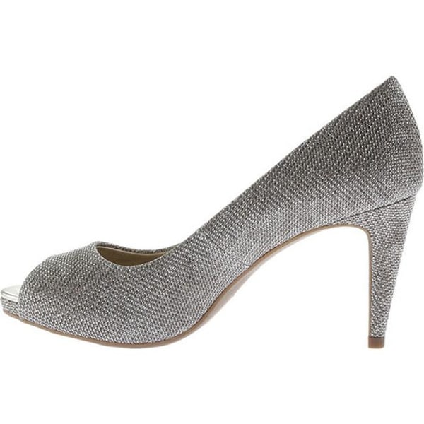 bandolino rainaa pumps