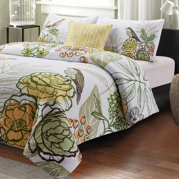 https://ak1.ostkcdn.com/images/products/is/images/direct/f7f25114c325a2051cba9a0fef2a1e068be1ea75/Feathered-Nest-4pc-Comforter-Set-100%25-Microfiber-Polyester--Includes-1-Comforter-%2B-2-Shams-%2B1-Pillow--Machine-washable-King.jpg?impolicy=medium