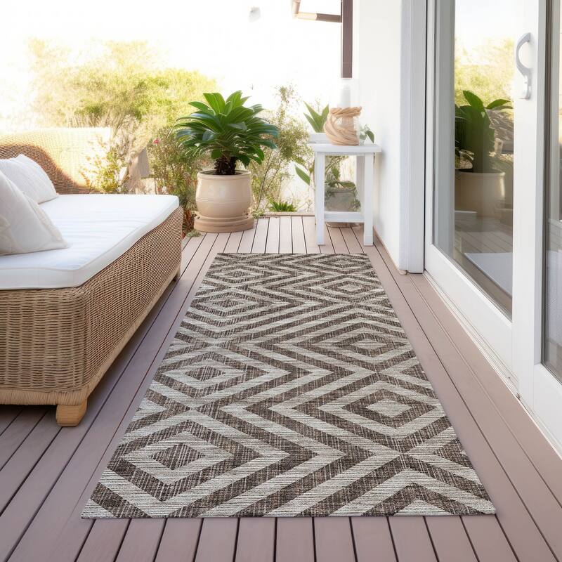 Machine Washable Indoor/ Outdoor Chantille Diamond Geo Rug - Brown - 2'3" x 7'6"