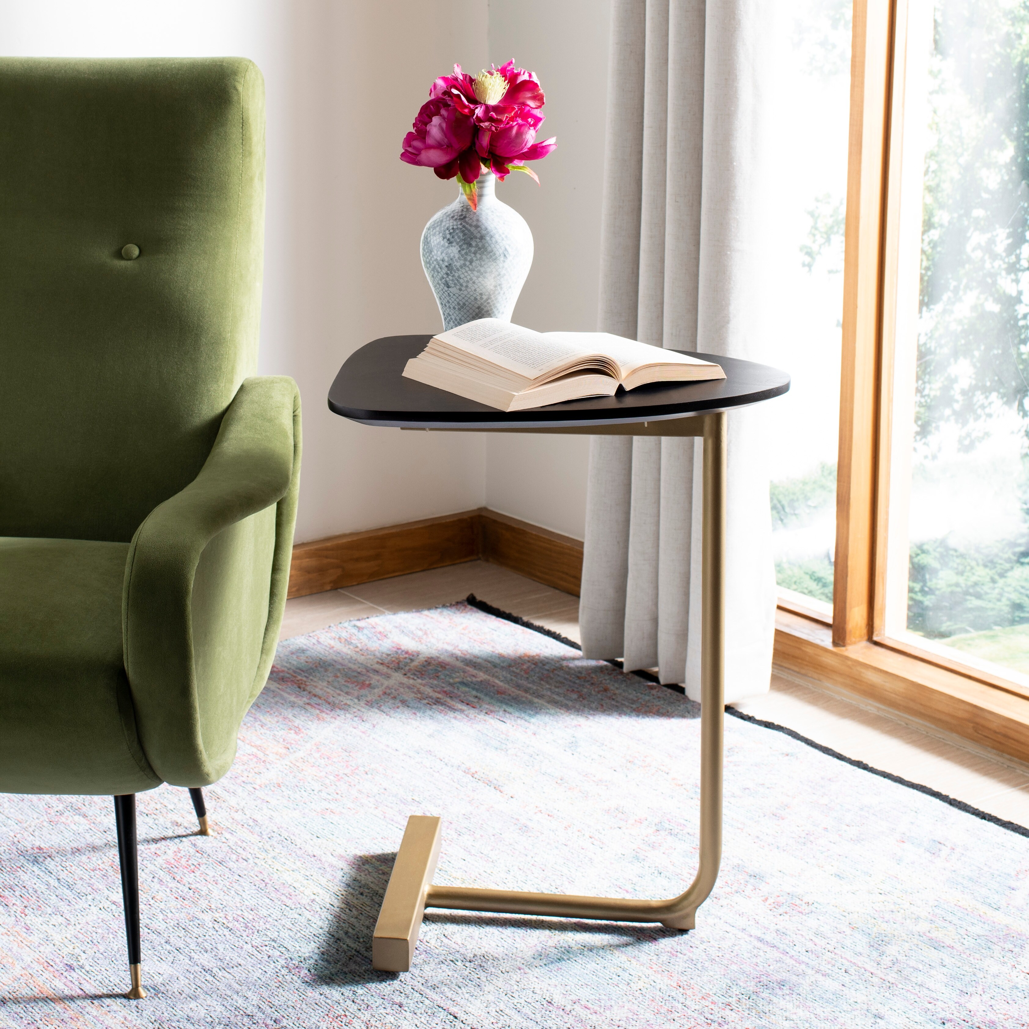 Safavieh c sale table
