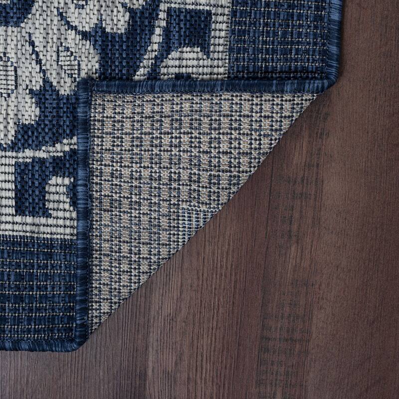 Colonnade Traditional Border Indoor/Outdoor Area Rug