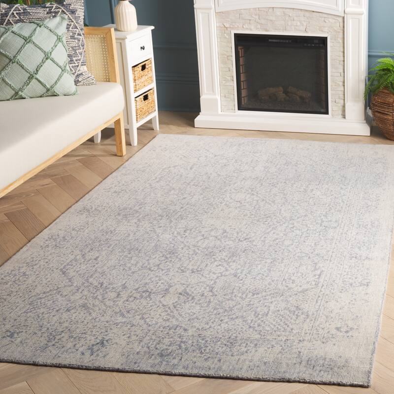 SAFAVIEH Hand-Loomed Maharaja Ludwika Traditional Viscose Rug - 6' x 9' - Grey