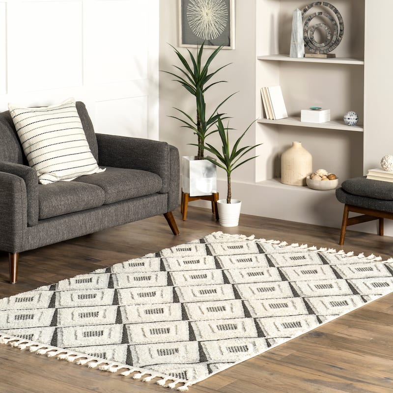 Nuloom Nerissa High/Low Diamond Tasseled Area Rug - 5'3" x 7'6" - Beige - Rectangle