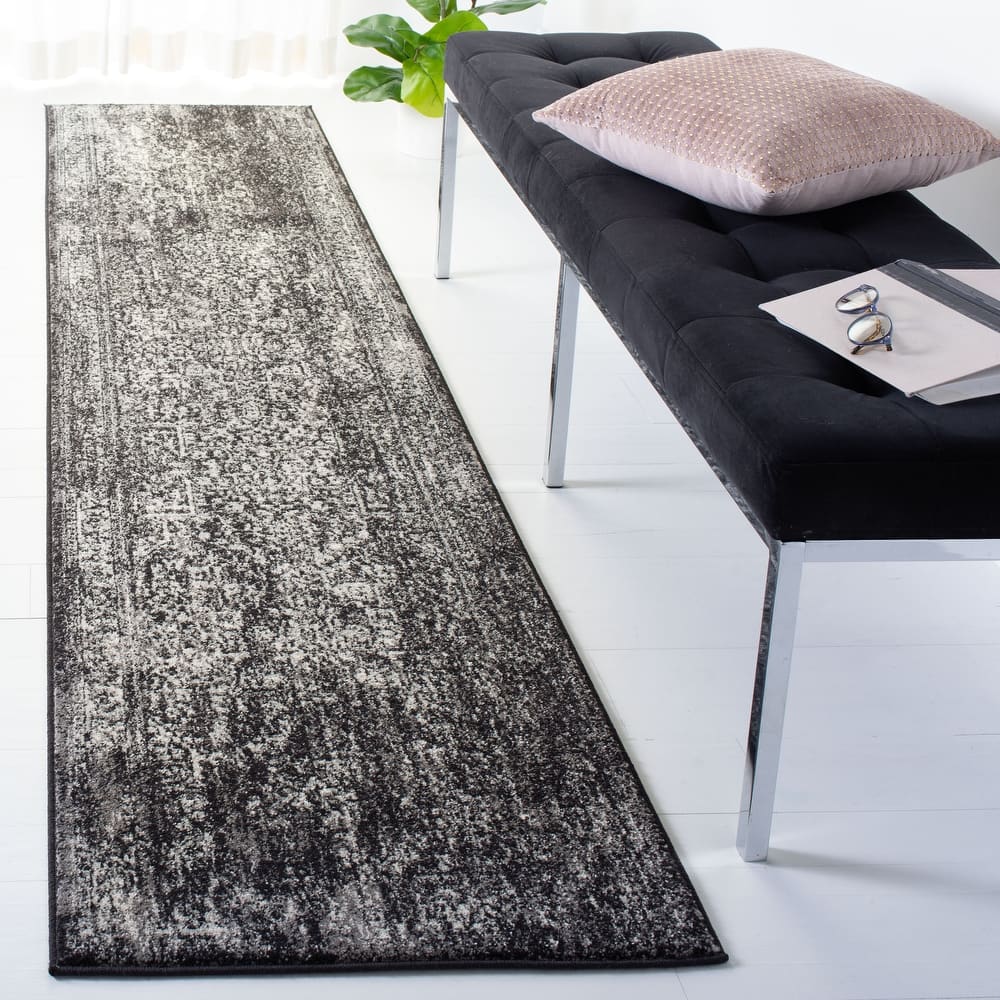 SAFAVIEH Evoke Pety Vintage Distressed Rug